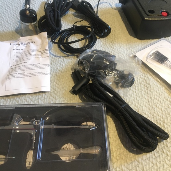 Airbrush Set with Compressor - Picture 9 of 11